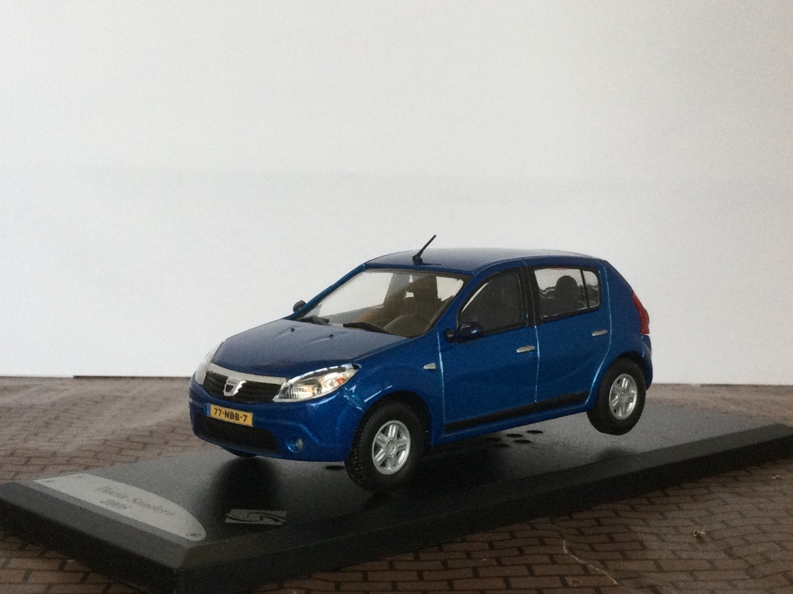 Dacia Sandero 1.4 Mpi 2008 Blauw Solido exclusive 1:43, Ophalen of Verzenden, Nieuw, Auto, Solido