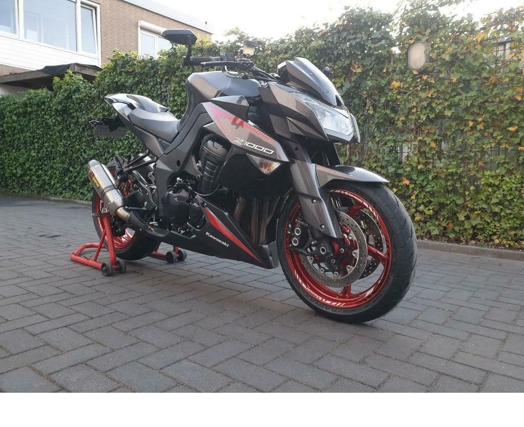 Kawasaki Z1000 special edition costum made full Akrapovic, 4 cilinders, Particulier, Handgeschakeld, Naked bike
