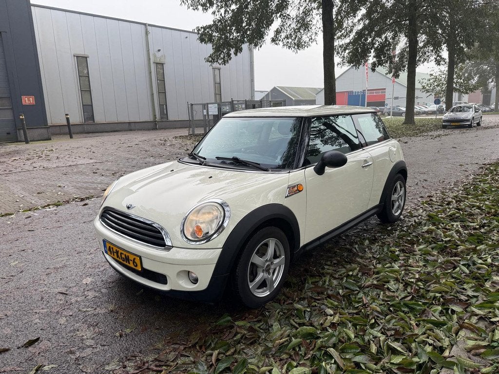 Mini Mini 1.4 One Anniversary Business navigatie apk, Voorwielaandrijving, 4 cilinders, 4 stoelen, Wit
