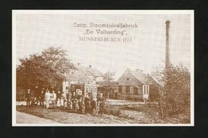 Munnekeburen Stoomzuivelfabriek De Volharding Groepsfoto., Verzamelen, Ophalen of Verzenden, 1980 tot heden, Ongelopen, Friesland