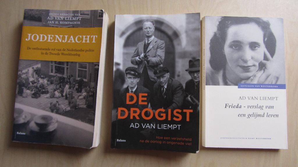 Ad van Liempt - De Drogist +Jodenjacht +Frieda +Moffenmeiden, Ophalen of Verzenden, Tweede Wereldoorlog, Gelezen
