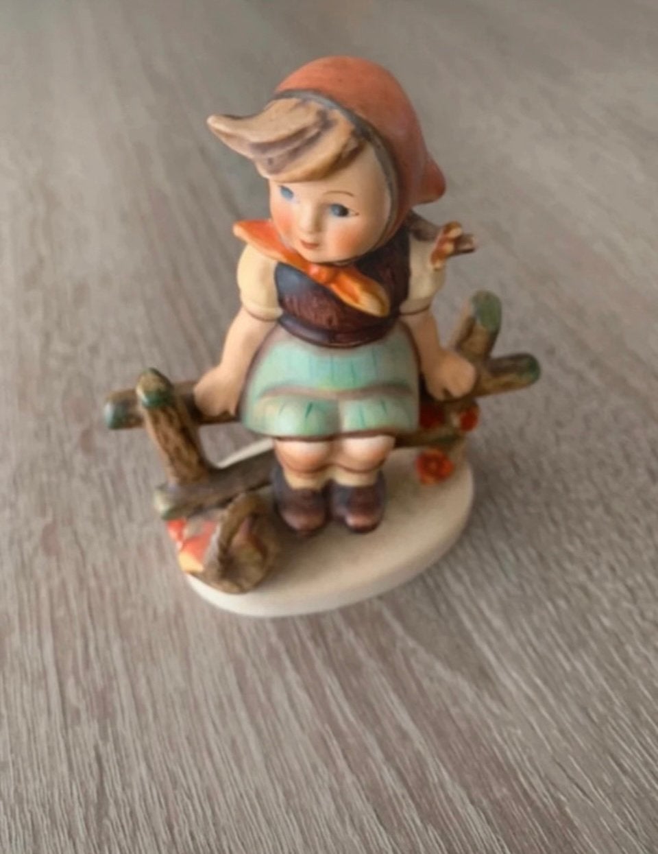 Goebel Hummel Meisje op Hek, Verzamelen, Ophalen of Verzenden, Zo goed als nieuw, Hummel