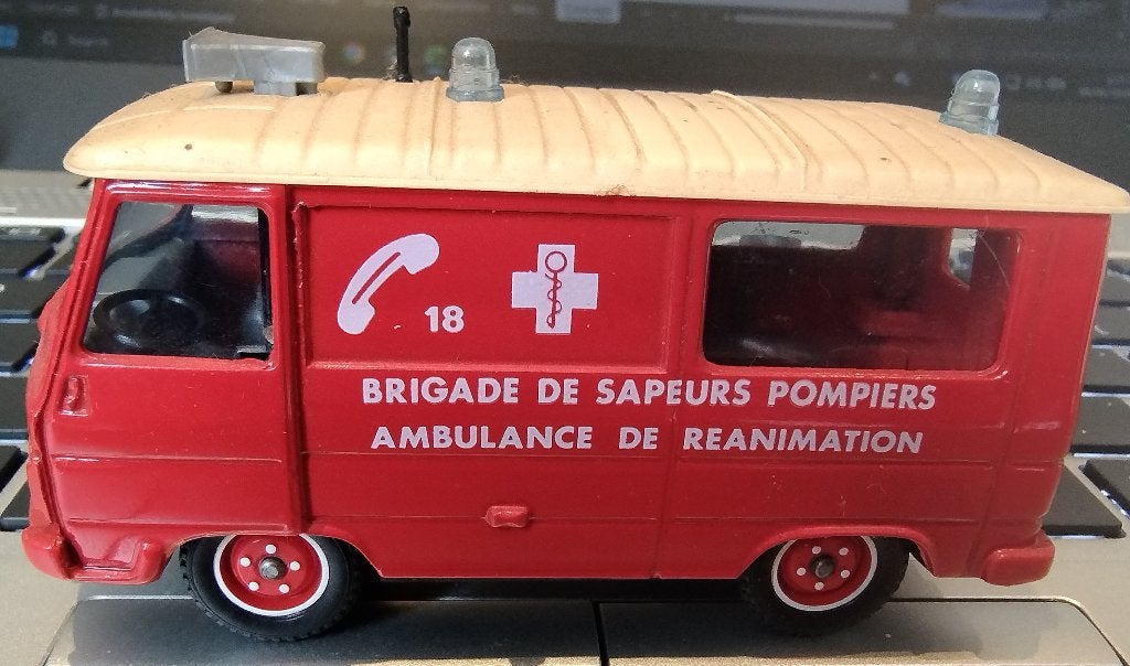 Peugeot J9 Pompiers / Ambulance, Ophalen of Verzenden, Nieuw, Bus of Vrachtwagen, Solido