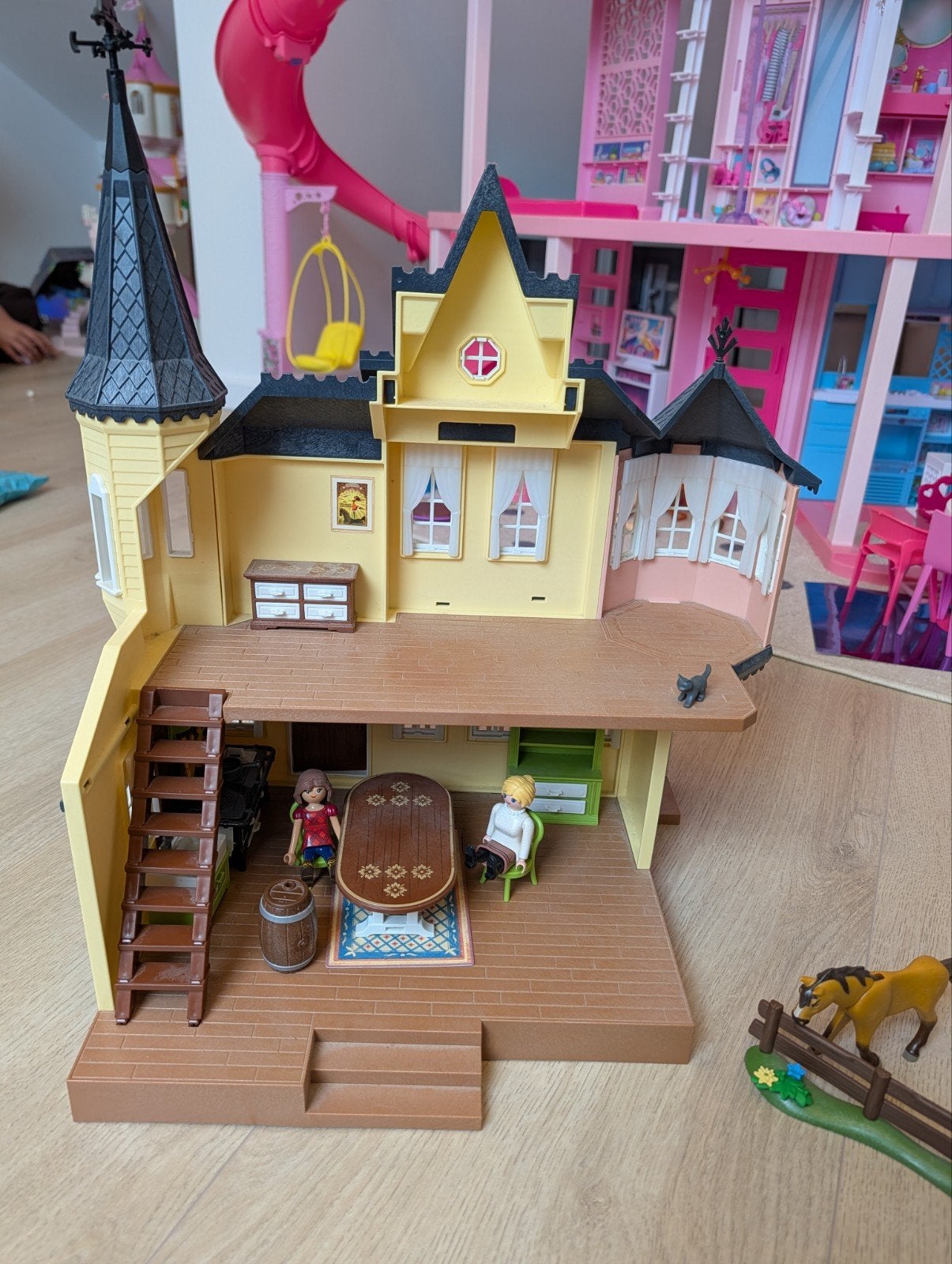 Playmobil spirit huis met Meubels en Poppen, Ophalen of Verzenden, Gebruikt, Poppenhuis