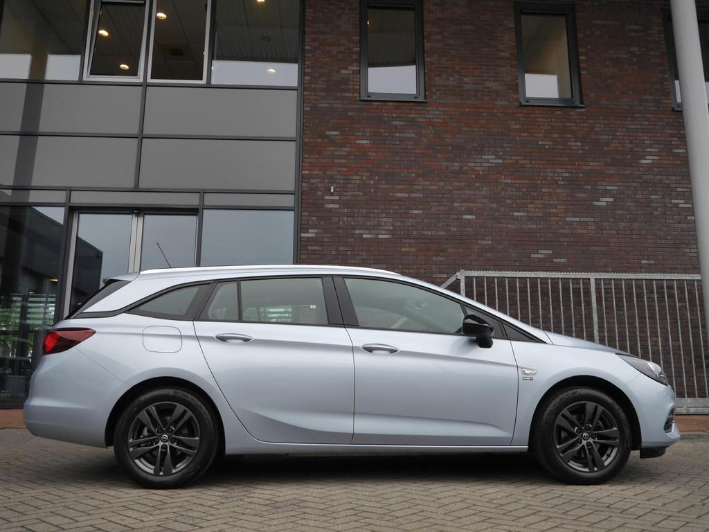 Opel Astra Sports Tourer 1.2 Edition 2020 | Stoel en stuurve, Auto's, Opel, Voorwielaandrijving, Stof, 1199 cc, Origineel Nederlands