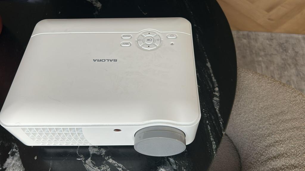 Salora Projector met scherm en kabels, Ophalen of Verzenden, Gebruikt, LED