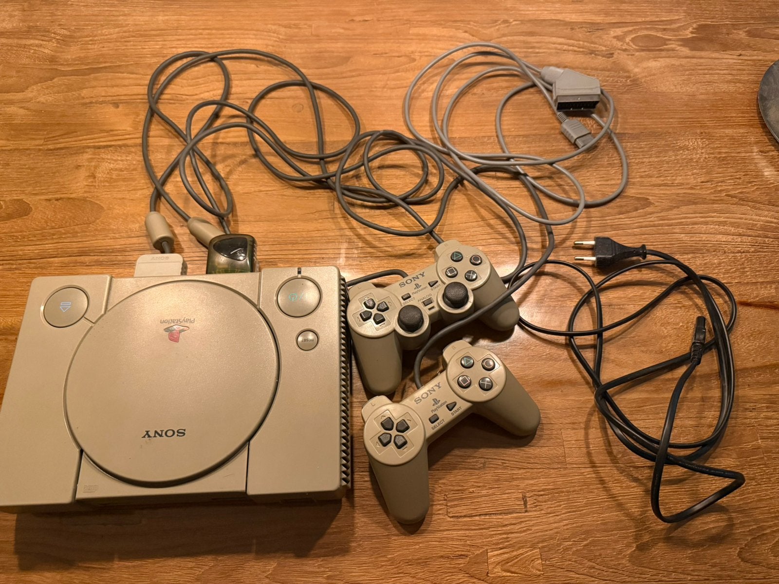 Playstation 1 met 8 originele spellen, Ophalen of Verzenden, Gebruikt