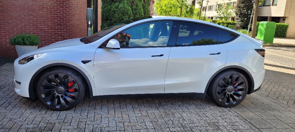 Tesla Model Y Performance AWD Nieuwstaat 1e eigenaar., Auto's, Automaat, 1972 kg, Wit, Origineel Nederlands