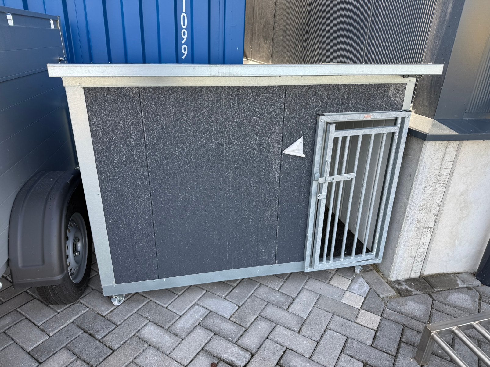 Hondenhok XL Geïsoleerd Antraciet Voor grote honden, Dieren en Toebehoren, Ophalen, 110 cm of meer, 65 tot 100 cm, Hondenhok