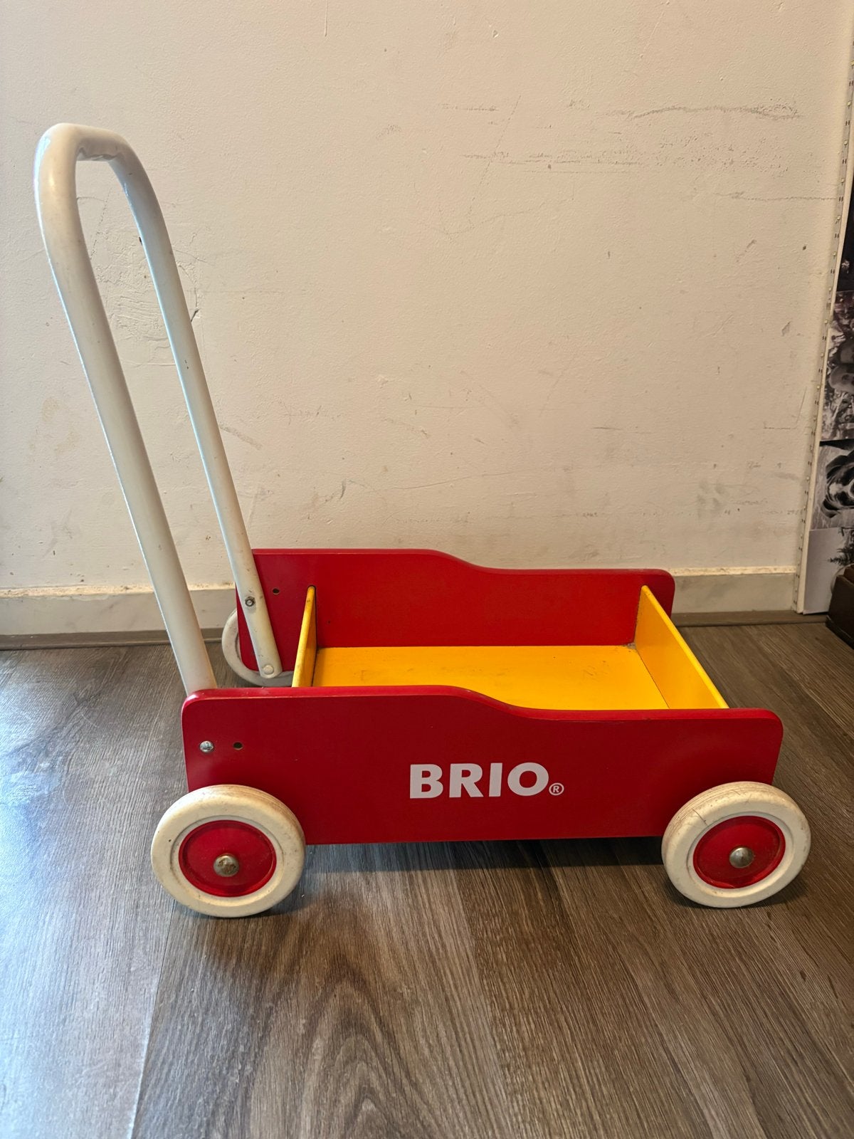 Brio loopwagen/blokkenwagen rood/geel, Ophalen, Gebruikt, Overige typen, Met wieltjes