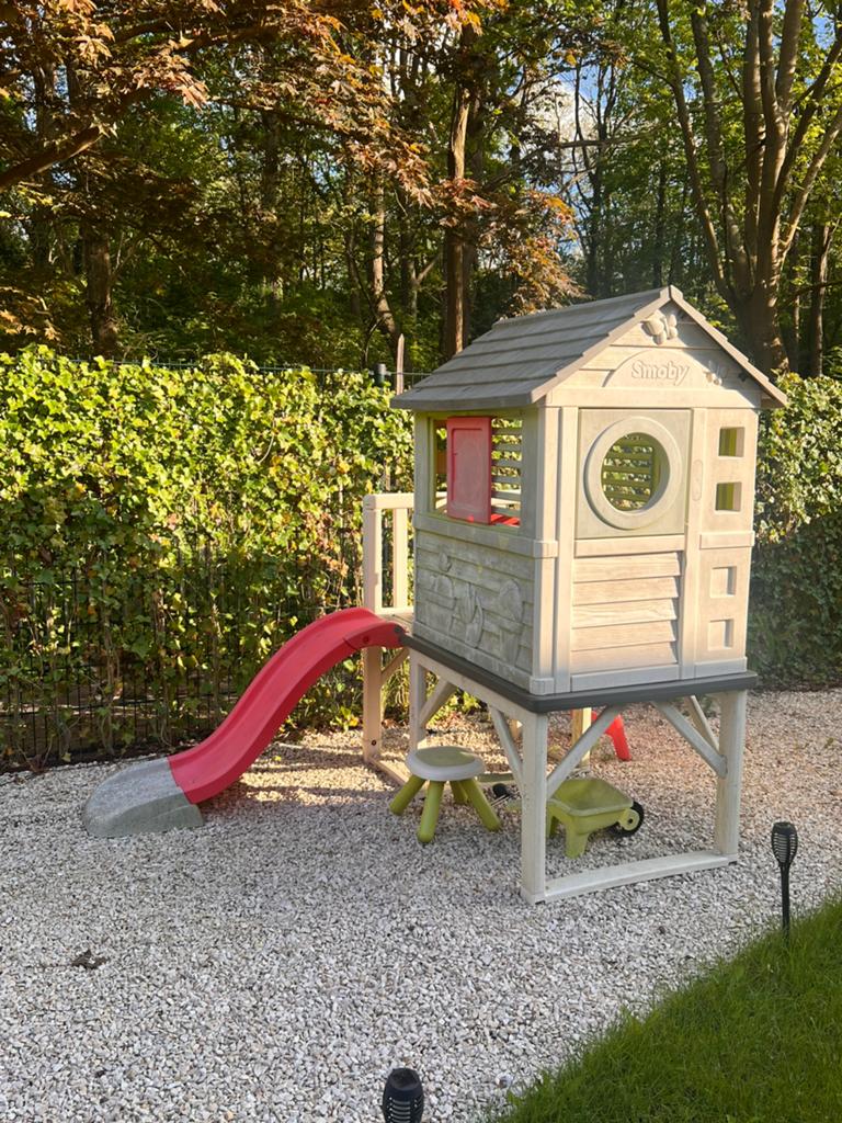 Smoby speelhuisje op palen met glijbaan, Ophalen, Gebruikt, Kunststof