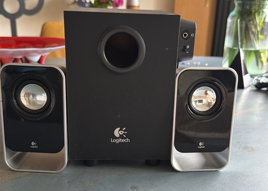 Logitech LS21 luidsprekersysteem met subwoofer, Computers en Software, Pc speakers, Ophalen of Verzenden, Gebruikt