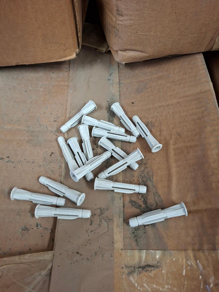 pluggen 8x50, Doe-het-zelf en Verbouw, IJzerwaren en Bevestigingsmiddelen, Ophalen, Nieuw, 50 tot 100 mm, Pluggen