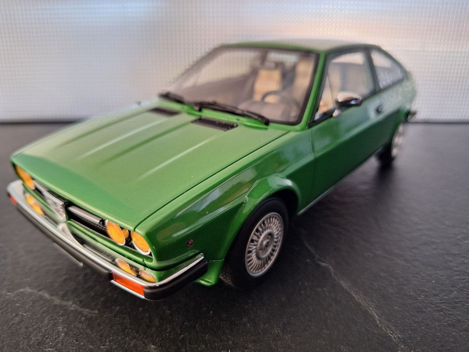 Alfa Romeo Sud Sprint 1976 Schaal 1:18, Ottomobile, OttOMobile, Auto, Ophalen of Verzenden