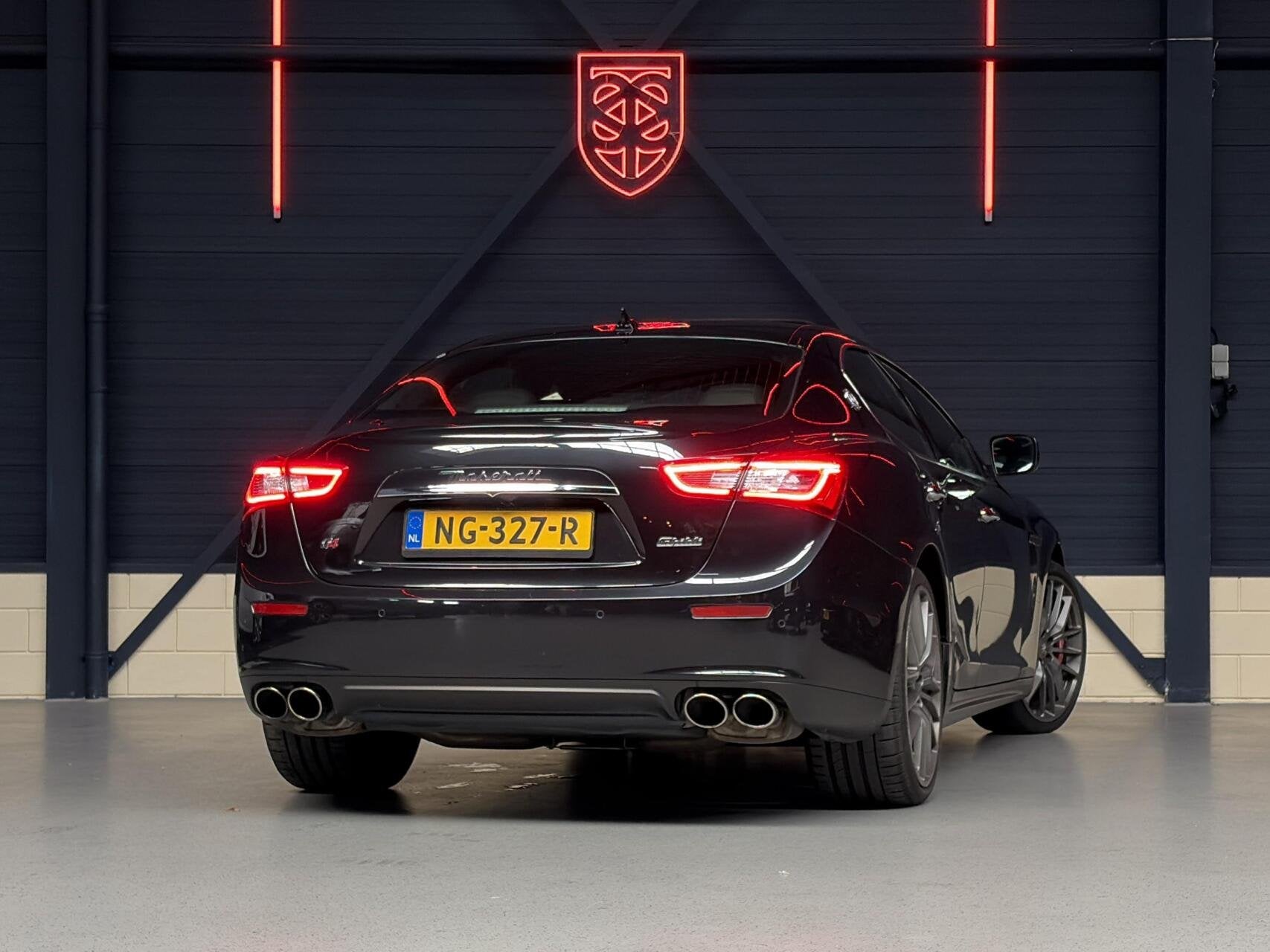 Maserati Ghibli 3.0 S Q4 |PANO|H&K|CARBON|MEM.|STOELVERW.|21, Auto's, Maserati, Automaat, Gebruikt, Zwart, Vierwielaandrijving