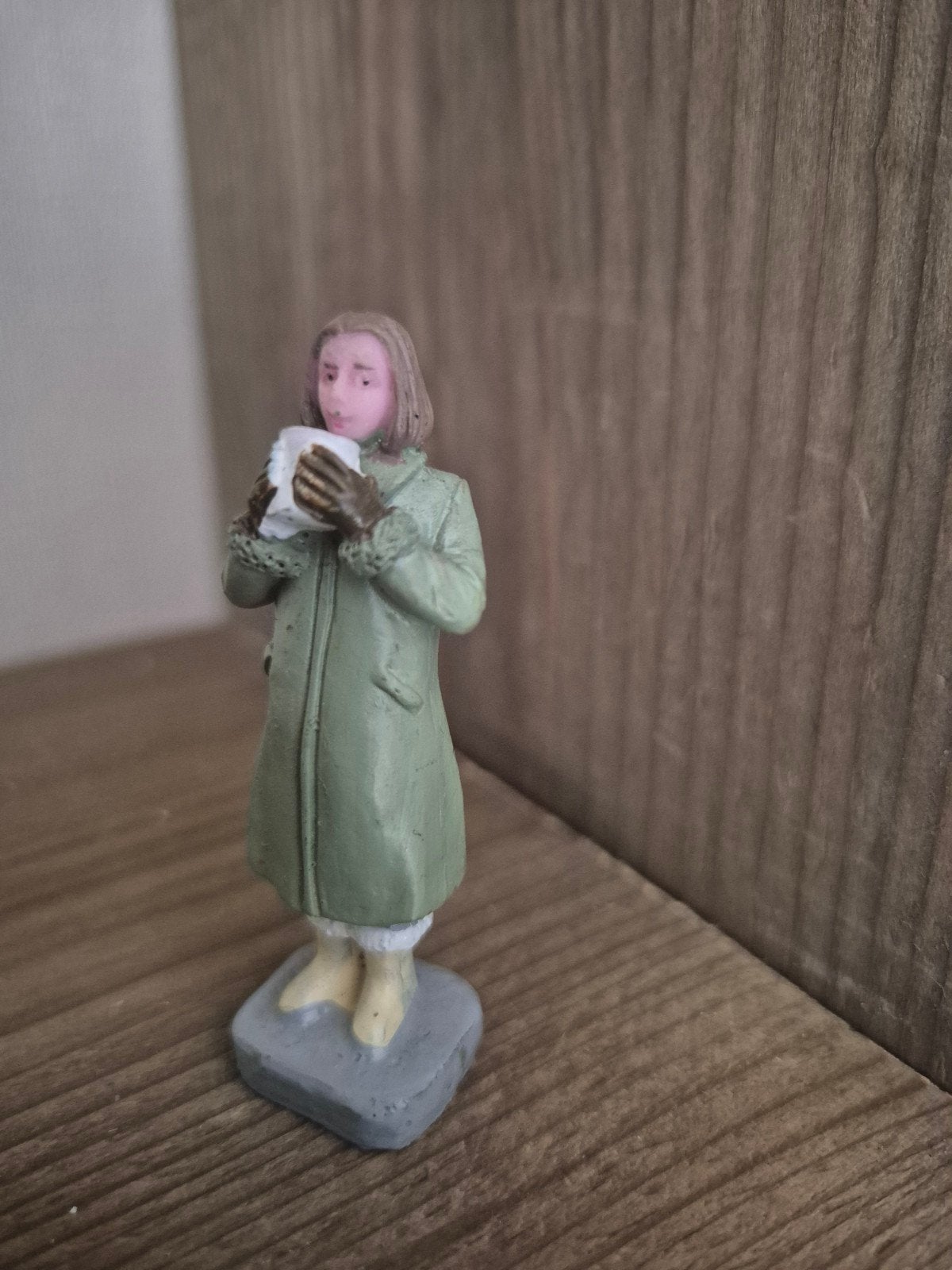 Lemax figuur 15 kerstdorp kersthuisjes, Ophalen of Verzenden, Zo goed als nieuw