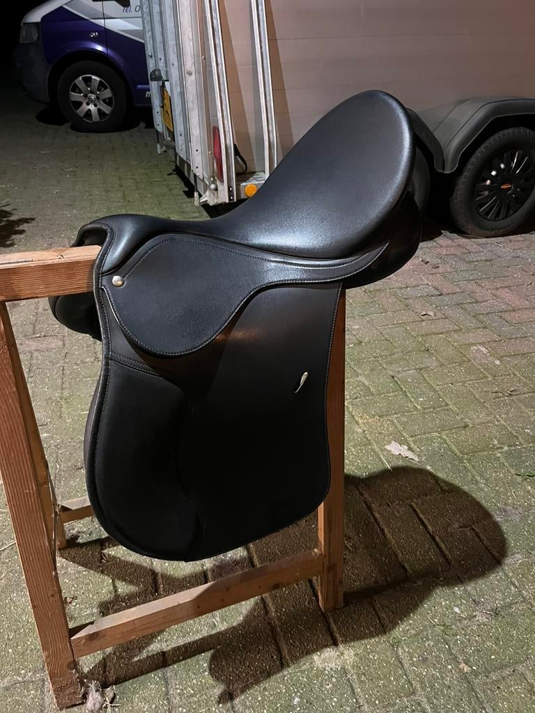 Veelzijdigheidzadel Wintec 250 18 inch, Dieren en Toebehoren, Ophalen, Zo goed als nieuw, Dressuur