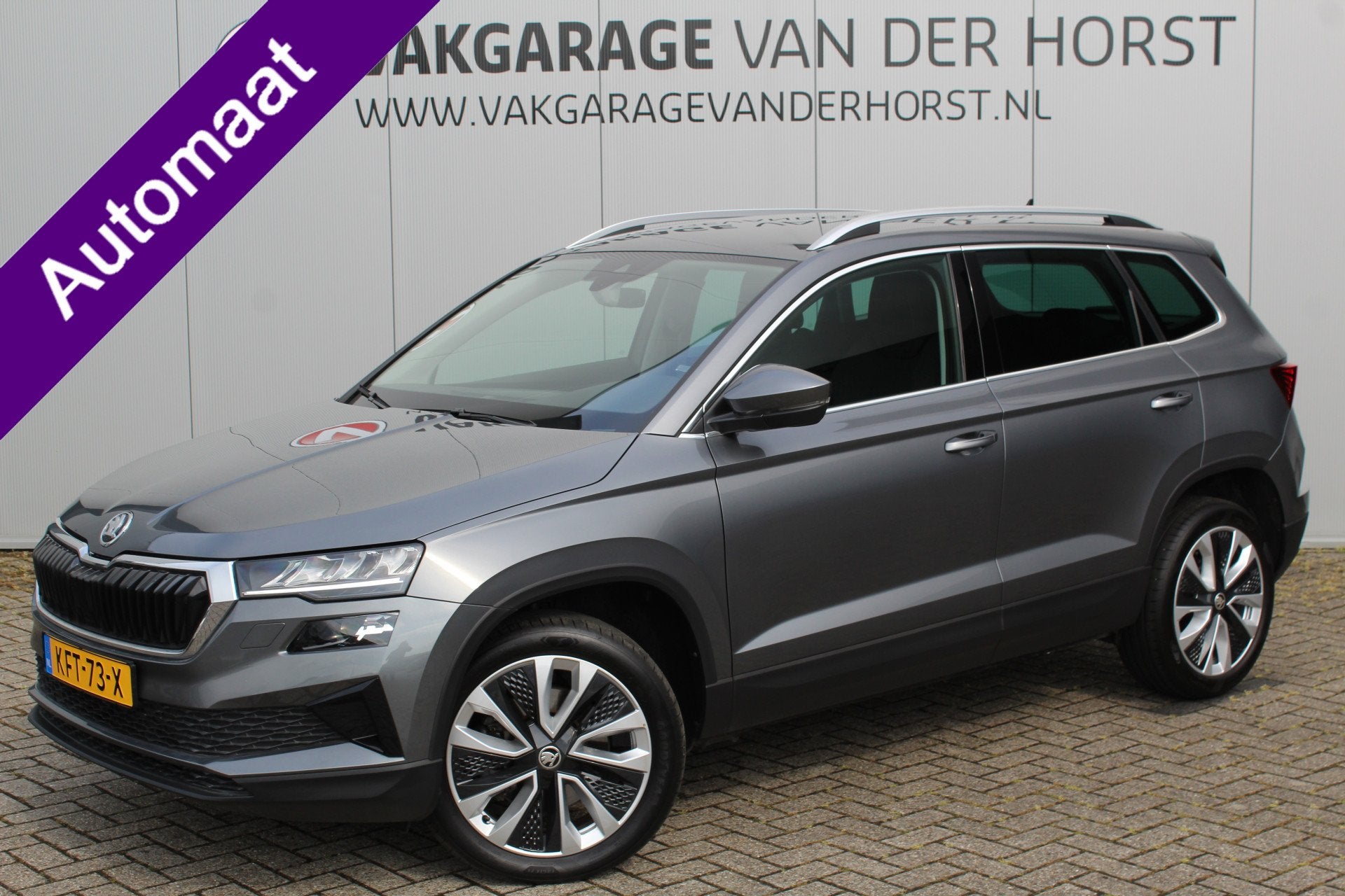 Skoda Karoq 1.5-150pk 'Selection' DSG-AUTOMAAT ! Fijne comfo, Auto's, Stof, Zwart, 4 cilinders, 1317 kg