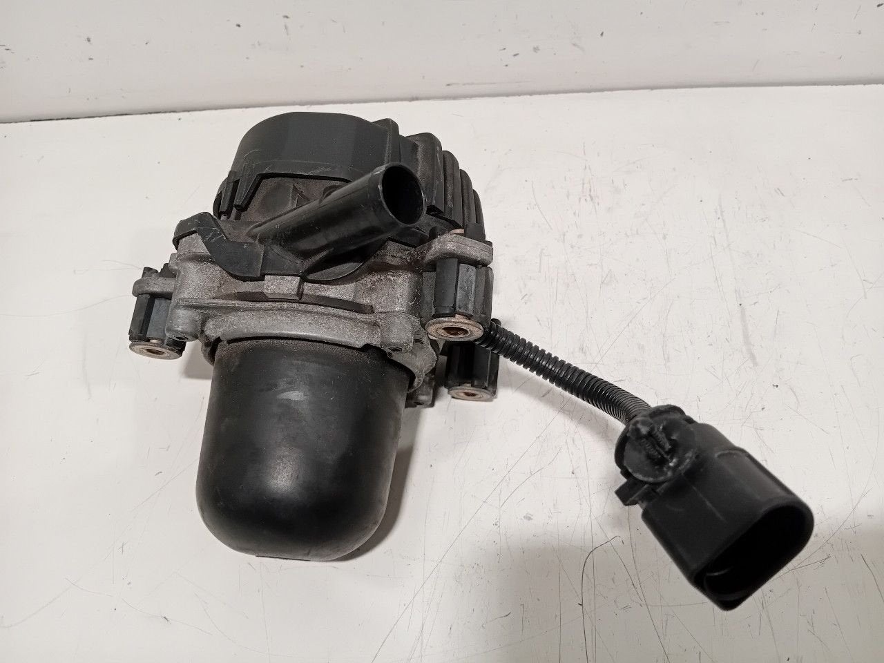 Luchtpomp vering Porsche Cayenne, Auto-onderdelen, Onderdelen@venauto.nl, Van der Ven Autorecycling B.V., Gebruikt, Ettenseweg 76, 4706 PB Roosendaal, The Netherlands