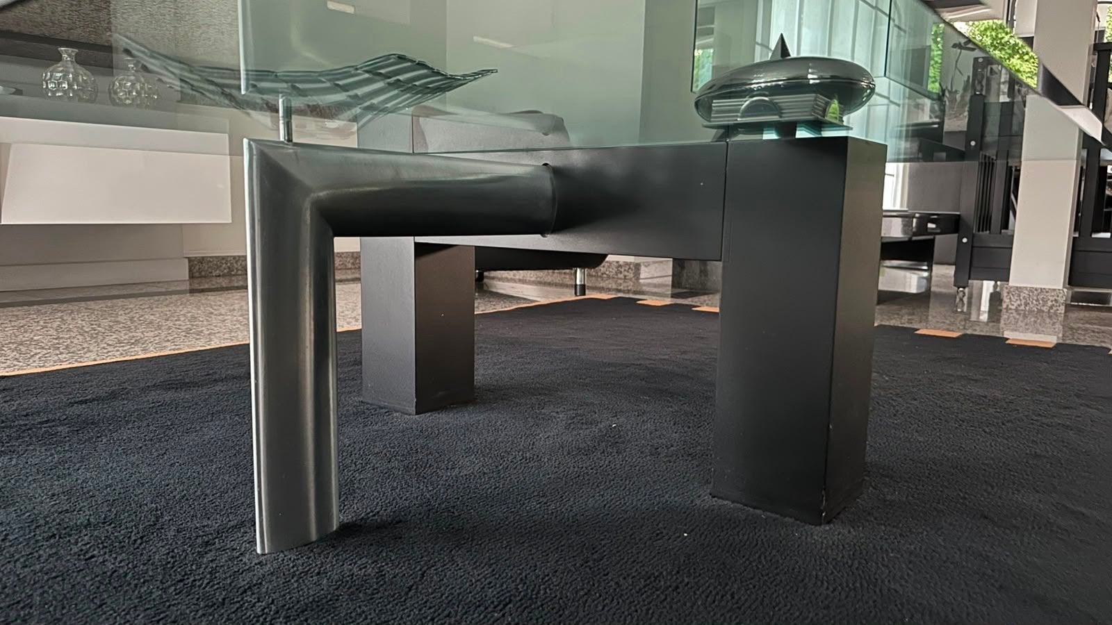 Moderne glazen salontafel met hardsteen/rvs poot, Ophalen, 100 tot 150 cm, Vierkant, 5 – 50