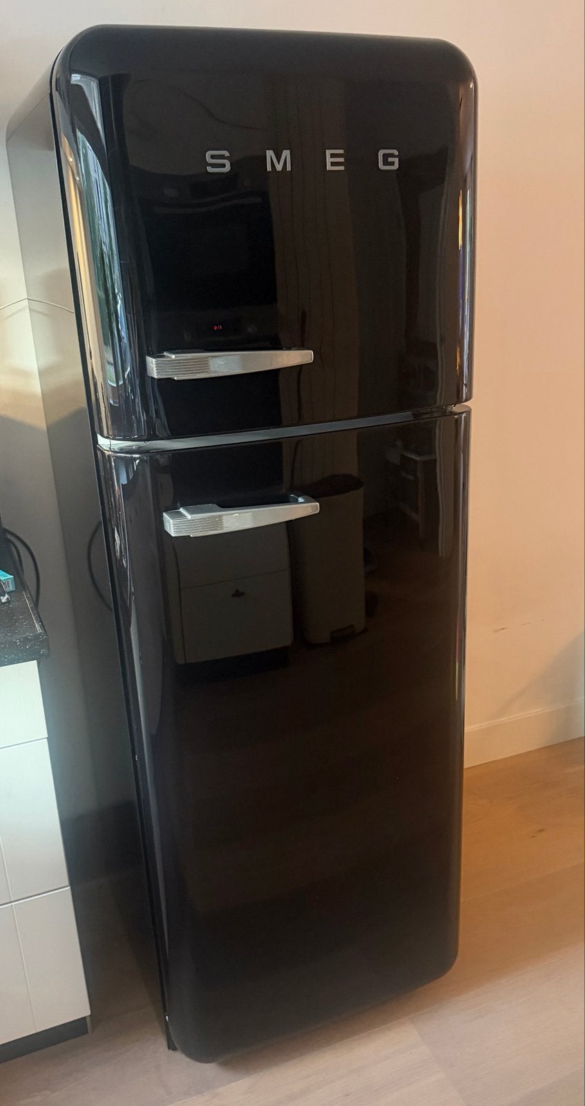 Smeg koelkast zwart - Stijlvolle retro koelkast, Witgoed en Apparatuur, Koelkasten en IJskasten, Ophalen, 150 tot 200 liter, 60 cm of meer