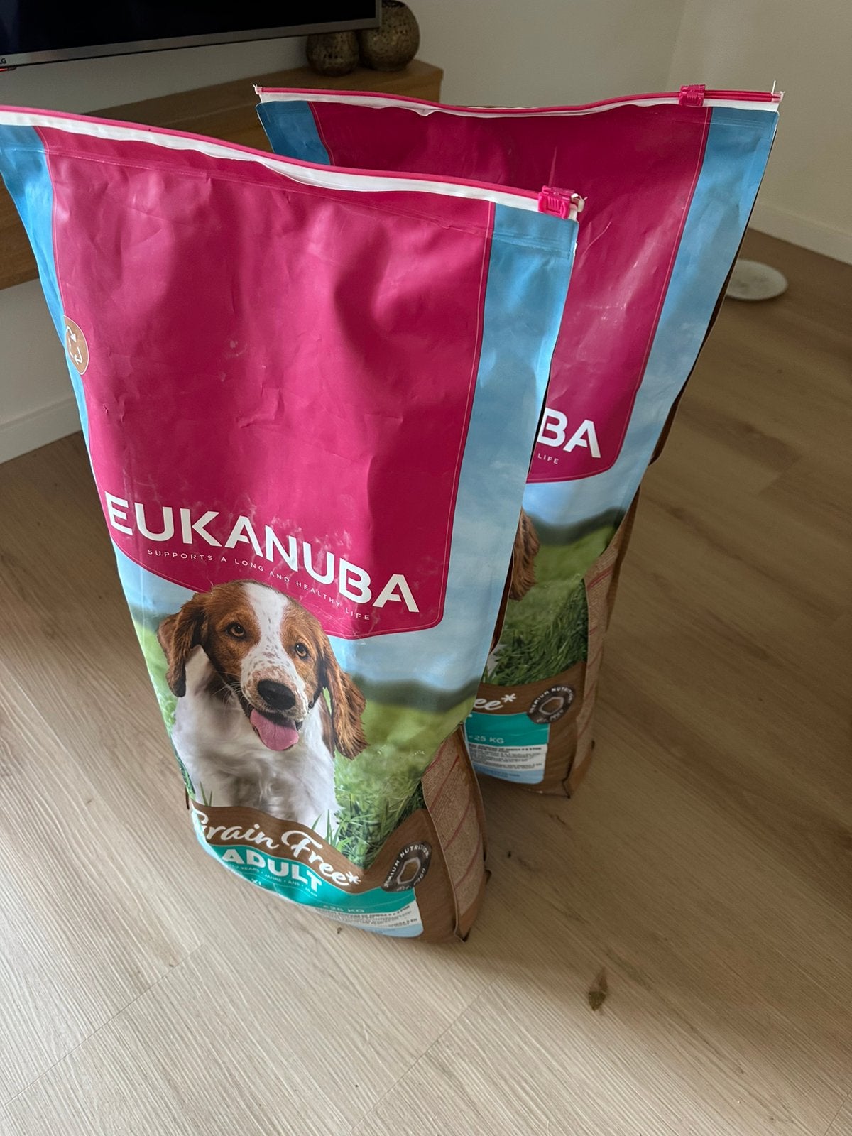 Eukanuba 8kg (dicht) en 4,8 kg (aangebroken) Adult graanvrij, Ophalen, Zo goed als nieuw