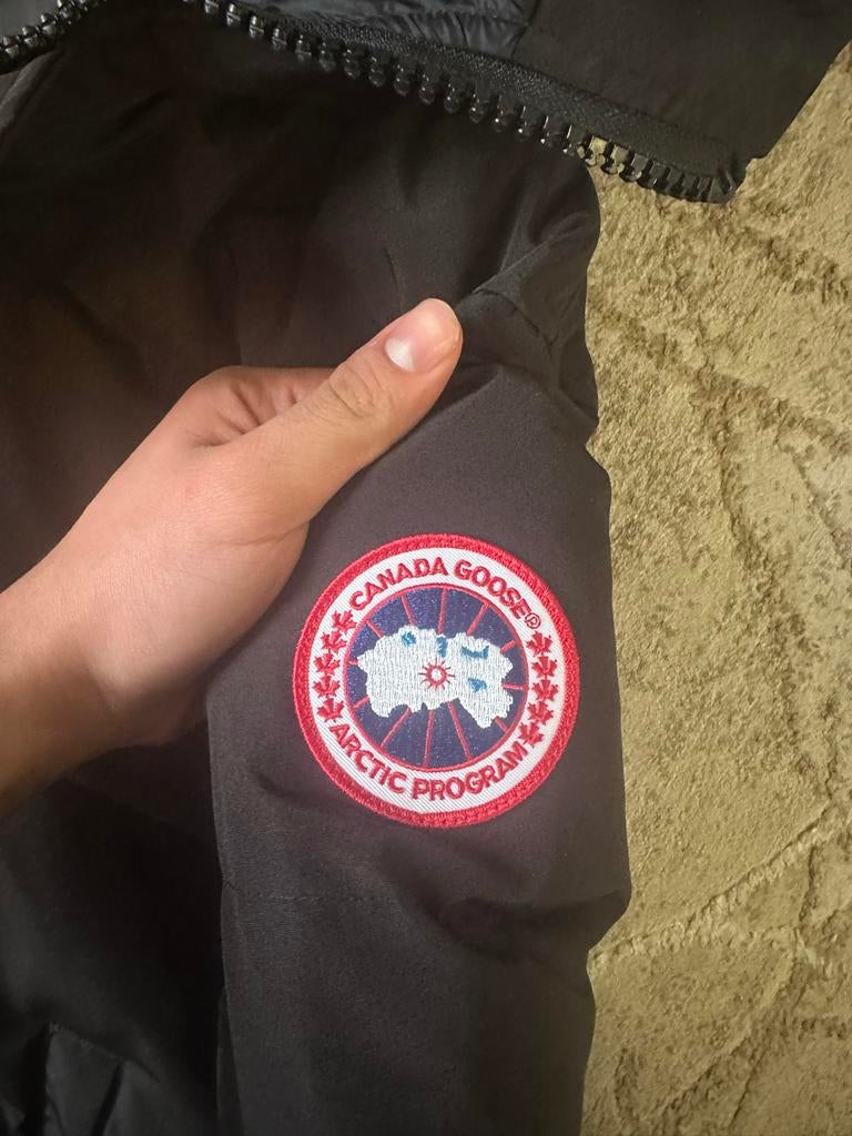 Canada Goose jas zwart met rood logo maat M, Ophalen, Nieuw, Maat 48/50 (M), Zwart