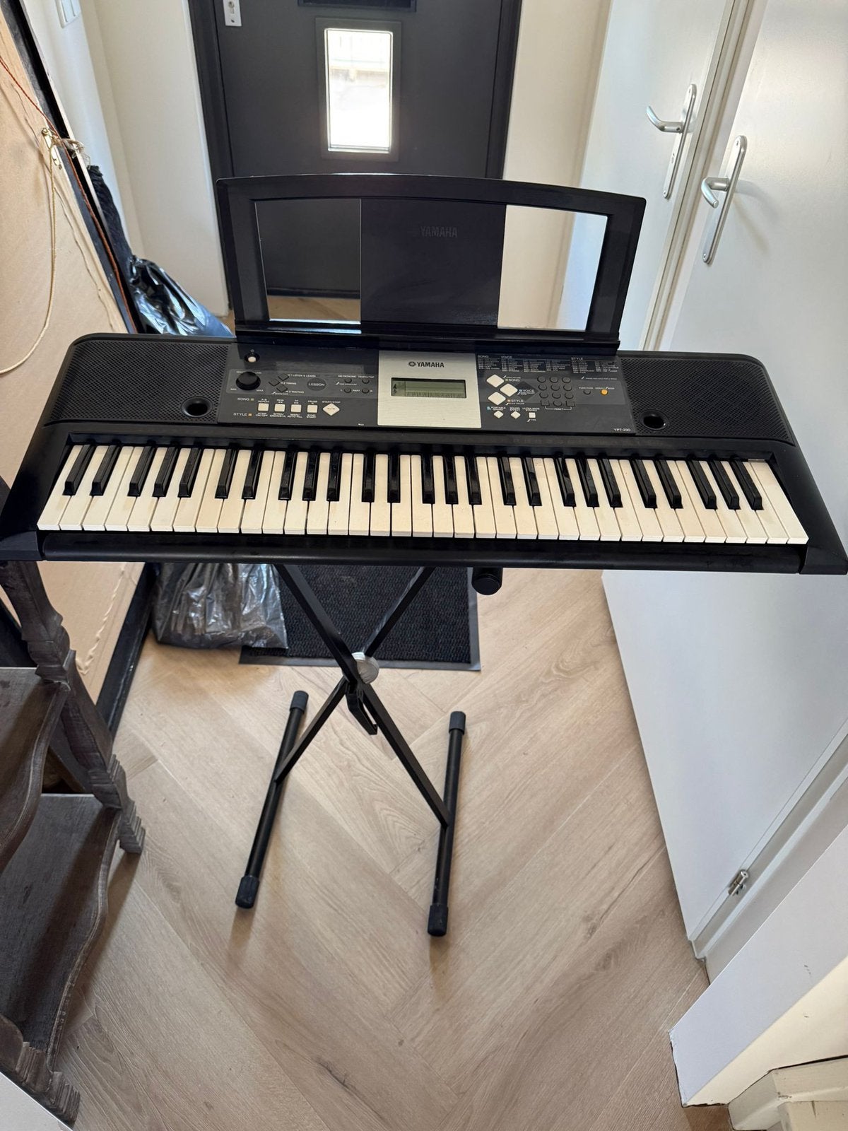 Yamaha ypt-220 keyboard met standaard, Muziek en Instrumenten, 61 toetsen, Yamaha, Ophalen of Verzenden, Zo goed als nieuw