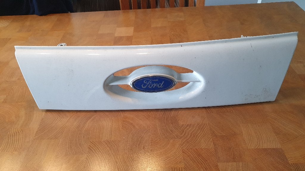Grille Ford Taurus 1989 wit, Gebruikt, Voor, Ophalen of Verzenden, Bumper