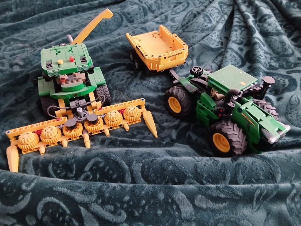 John deere trekker met kipper en hakselaar, Ophalen