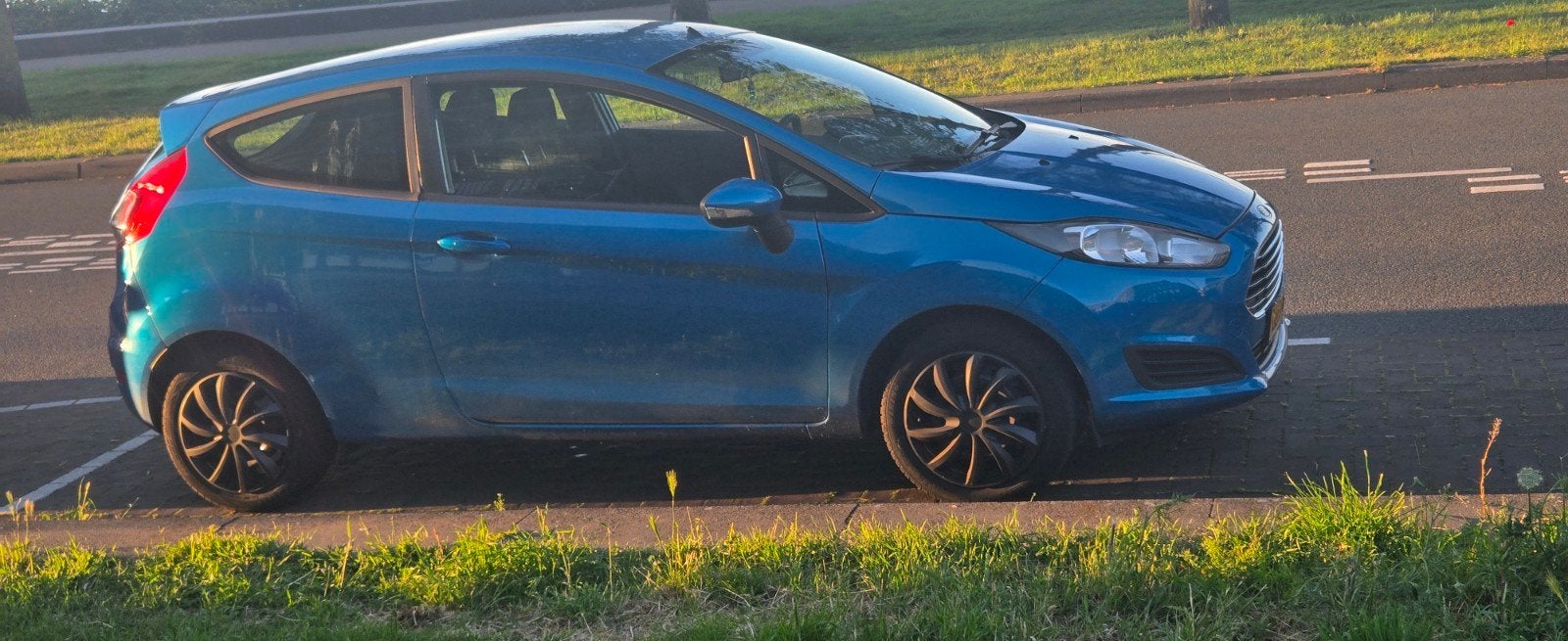 Ford Fiësta 1.0 48KW/65PK 3D 2013 Blauw met NAP!, Auto's, 31 €/maand, Blauw, 23 km/l, Origineel Nederlands