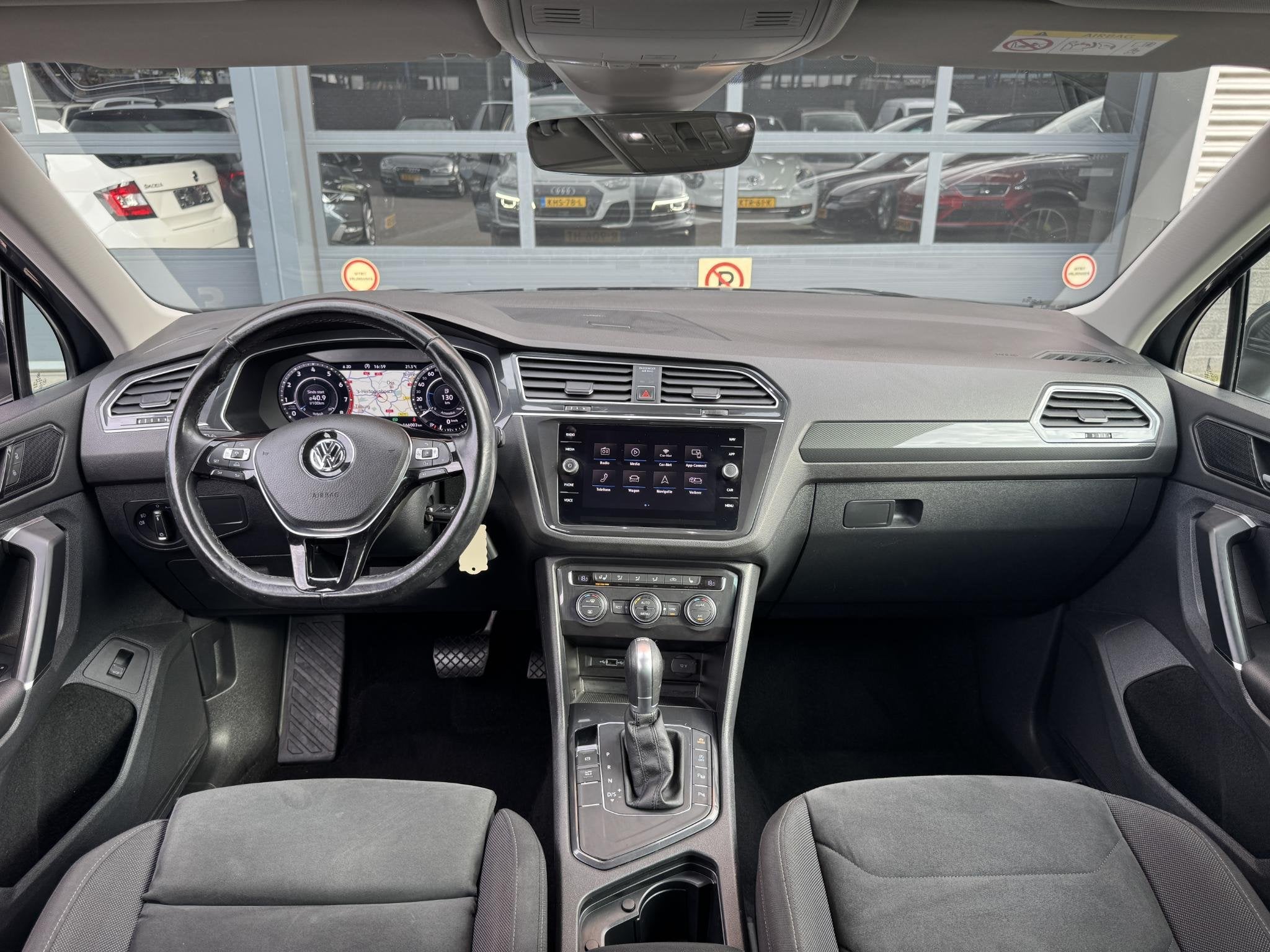 Volkswagen Tiguan 1.4 TSI ACT R-Line Pano | Camera | Trekhaa, 4 cilinders, 150 pk, SUV of Terreinwagen, 16 km/l