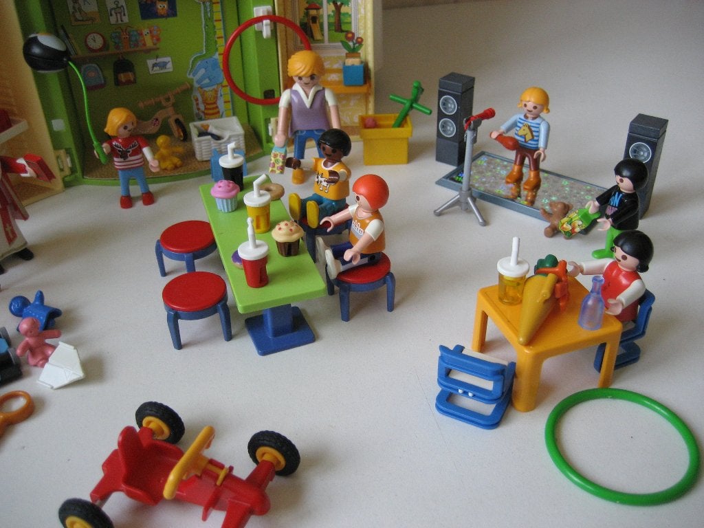 Foto 8 van playmobil sint en piet op het kinderdagverblijf