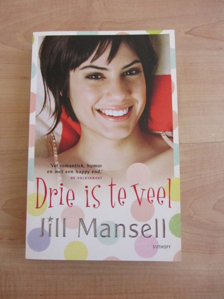 Jill Mansell - Drie is teveel, Ophalen of Verzenden, Gelezen
