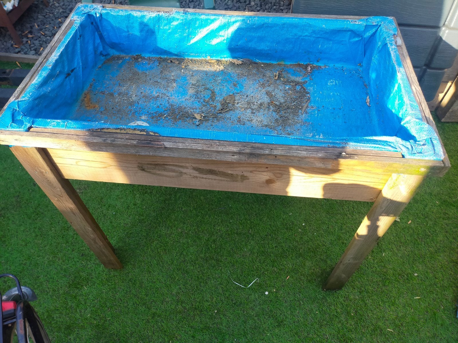 Houten plantenbak op poten, Tuin en Terras, Bloembakken en Plantenbakken, Gebruikt, Ophalen of Verzenden, Balkon, 60 tot 100 cm