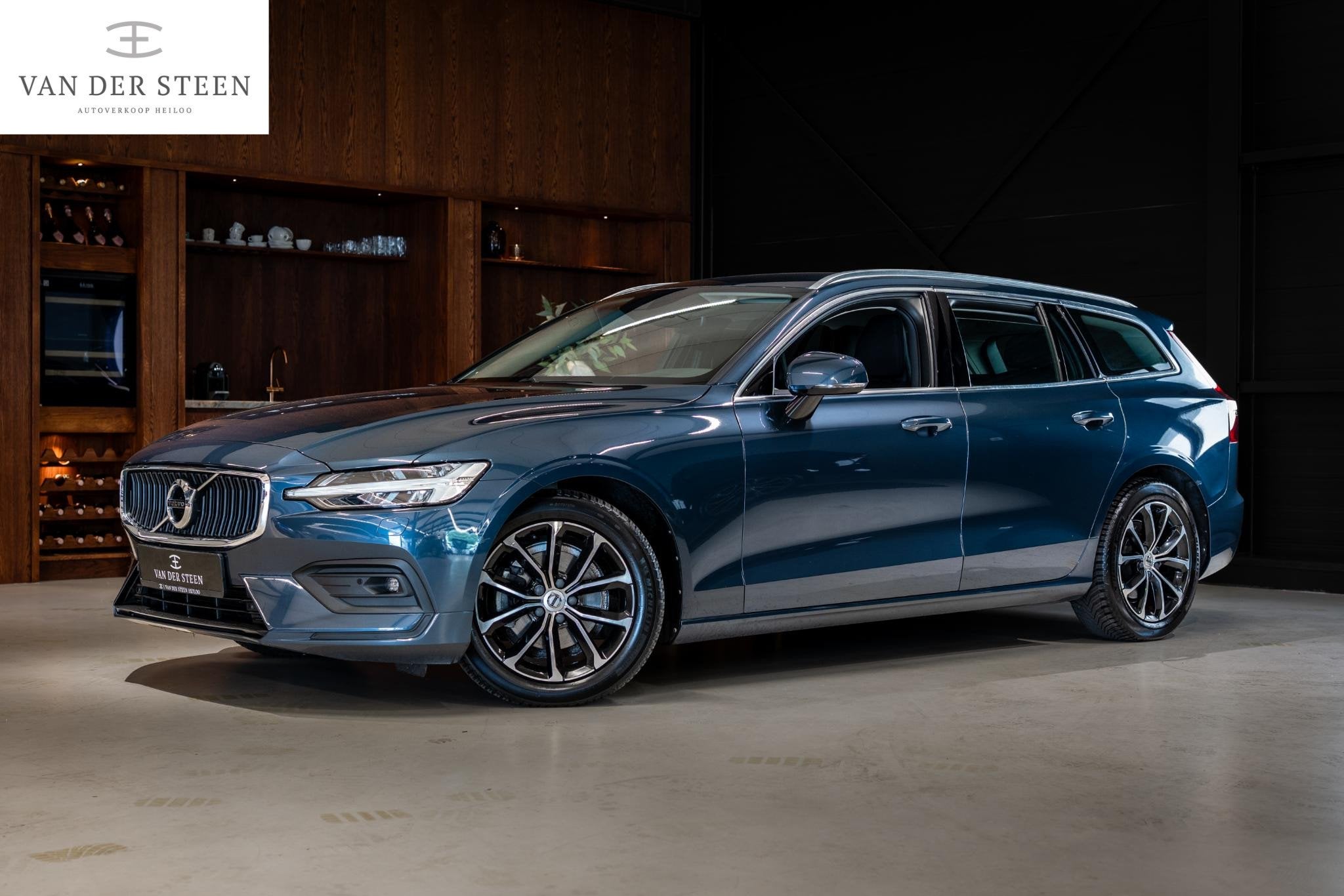Volvo V60 2.0 B4 Business Pro Harman Kardon l Stoelverwarmin, 4 cilinders, 1969 cc, Blauw, Leder en Stof