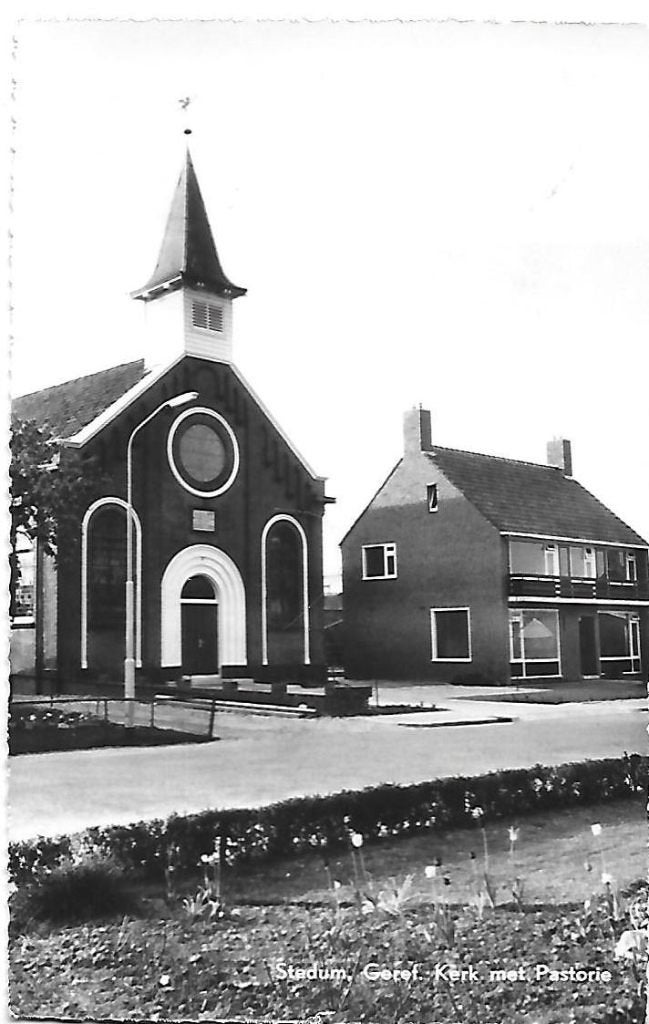 Stedum geref kerk met pastorie oude ansichtkaart ( 5099 ), Ophalen of Verzenden, 1960 tot 1980, Gelopen