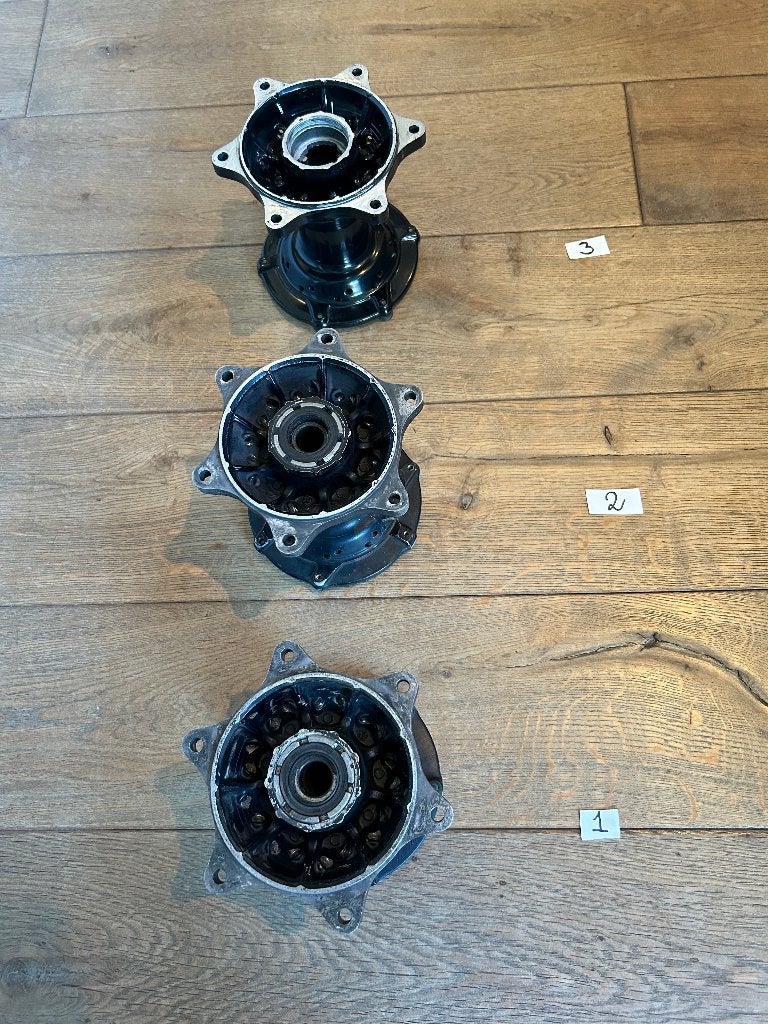 Honda CR OEM achterwiel naaf 42601-KS6-700ZA - 1987 & 1988, Motoren, Ophalen of Verzenden