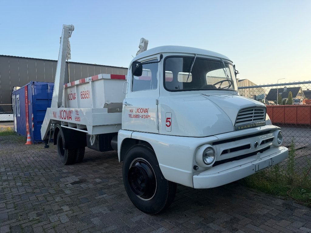 THAMES TRADER PORTAALARM OLDTIMER NIEUWSTAAT !!!!, Auto's, Vrachtwagens, Bedrijf, Overige merken, Diesel, Handgeschakeld, Wit