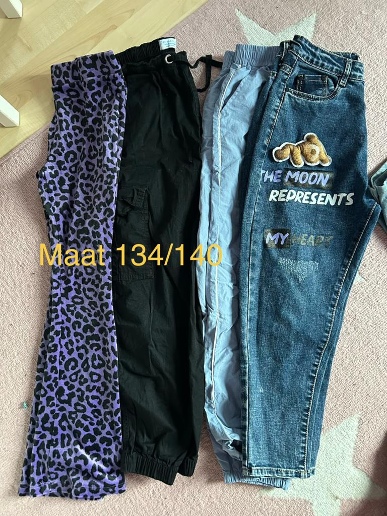 Kledingpakket meisjes maat 134/140 - shirts, broeken, trui, Ophalen of Verzenden, Zo goed als nieuw, Meisje, Setje