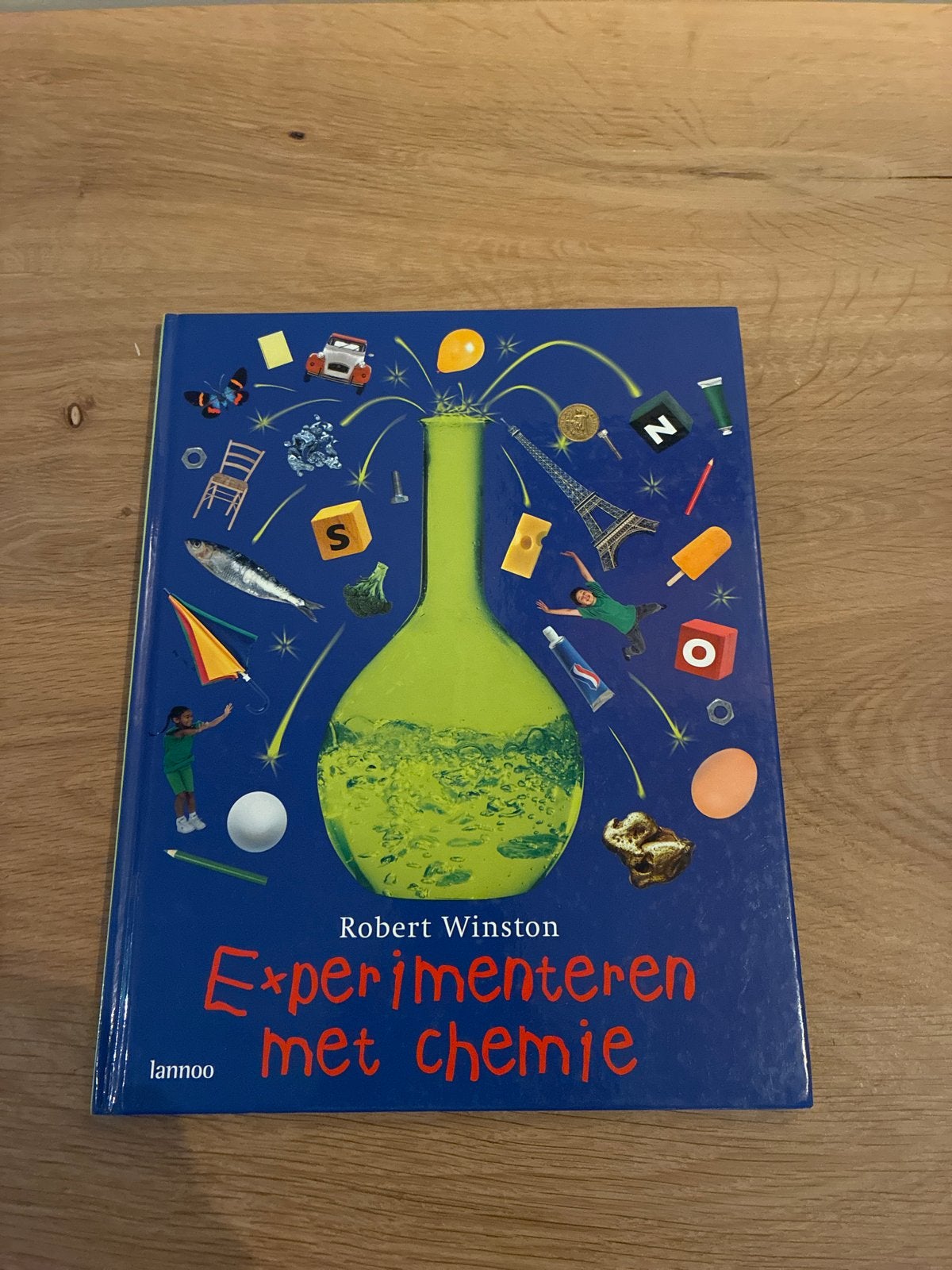 Experimenteren met Chemie - Robert Winston, Ophalen of Verzenden, Zo goed als nieuw, Natuurwetenschap