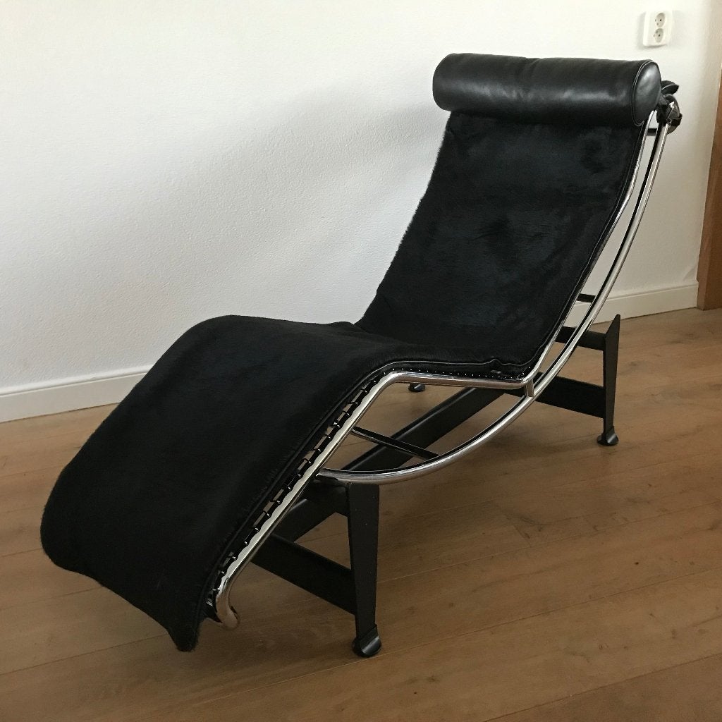 IZGS LC4 Cassina Corbusier pony scin chaise longue fauteuil, Huis en Inrichting, Banken | Sofa's en Chaises Longues, Eenpersoons