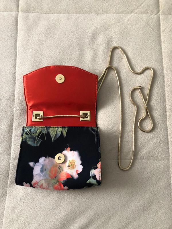 Ted Baker luxe tasje zwart gebloemd  met schouderketting, Verzenden, Zo goed als nieuw, Overige kleuren, Schoudertasje