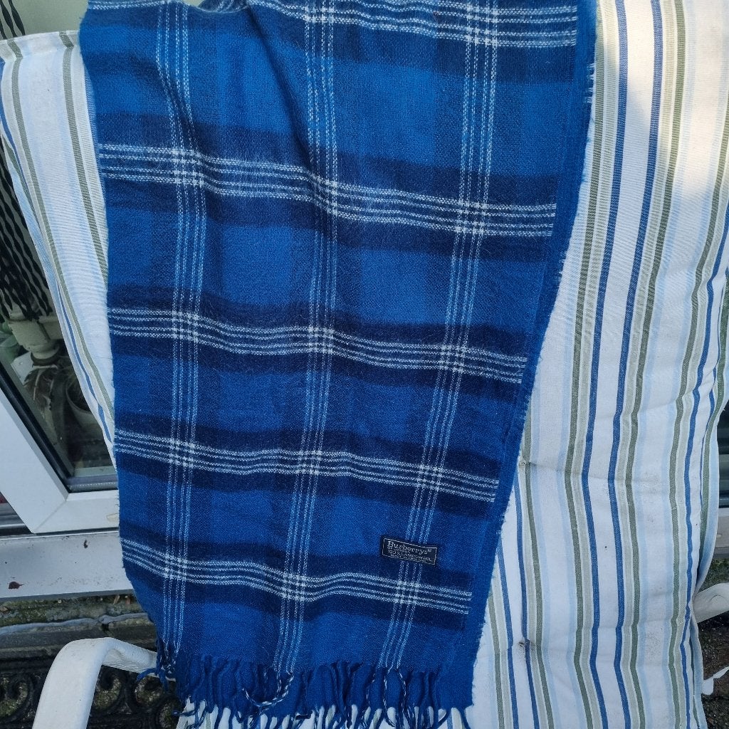 Burberry sjaal, Ophalen of Verzenden, Zo goed als nieuw, Maat 46/48 (XL) of groter, Sjaal