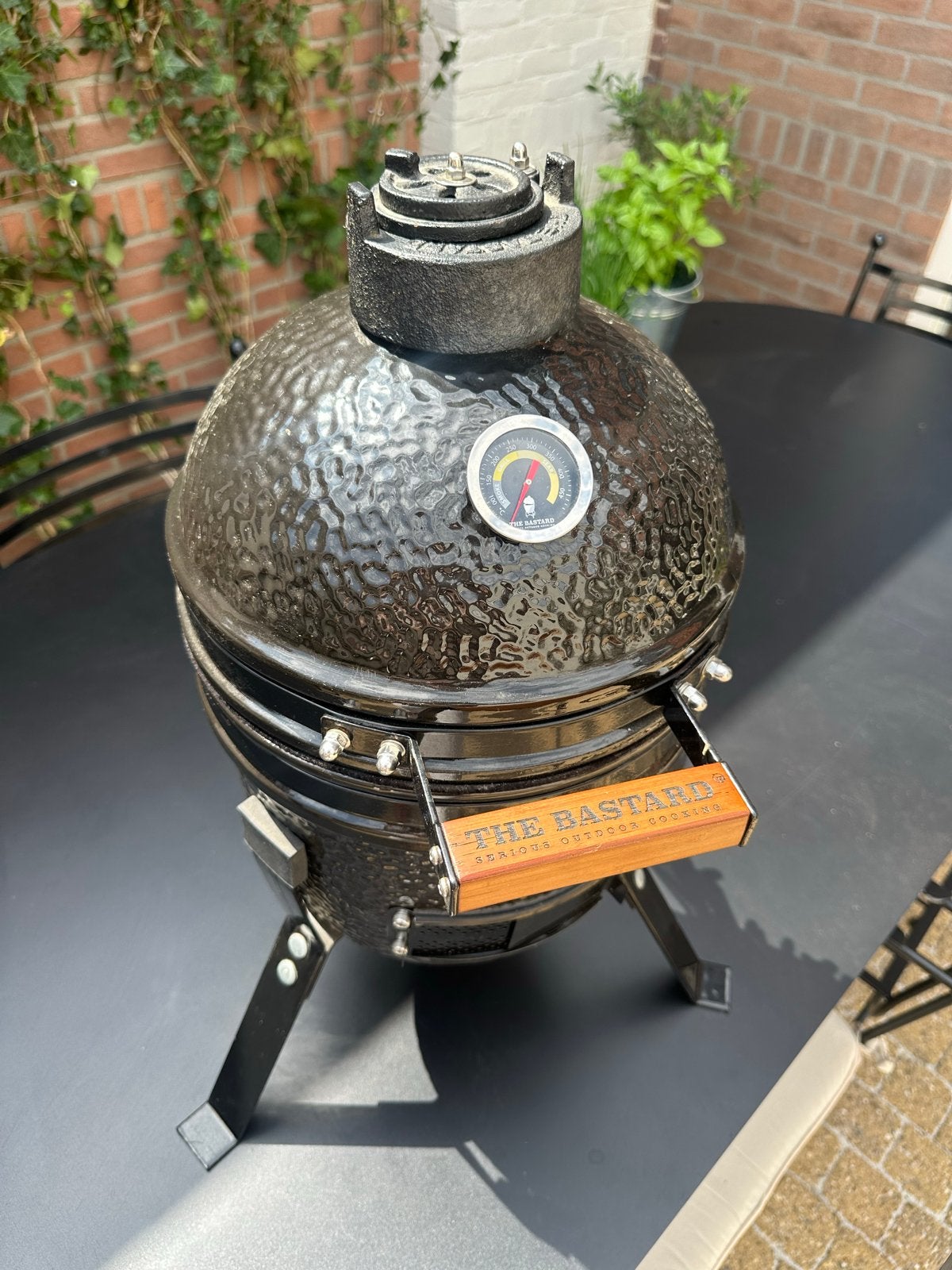 The Bastard Small / Compact Kamado BBQ Ø33 cm m, Ophalen, Gebruikt