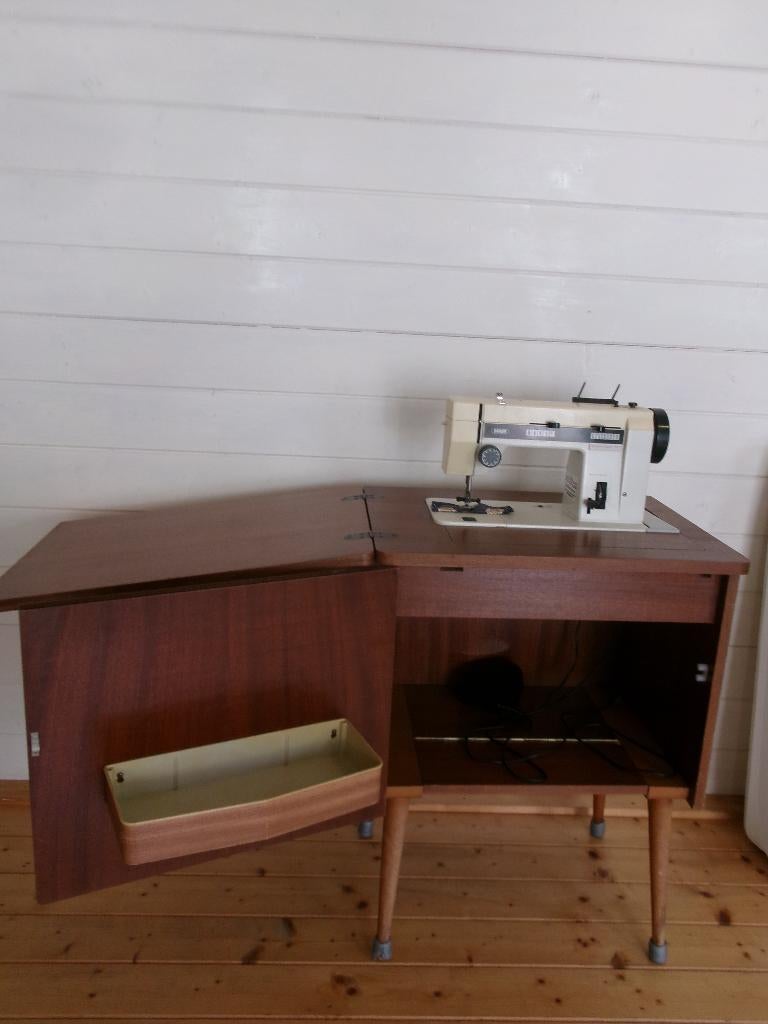 Pfaff elektrische naaimachine met meubel, Ophalen, Gebruikt, Naaimachine, Pfaff