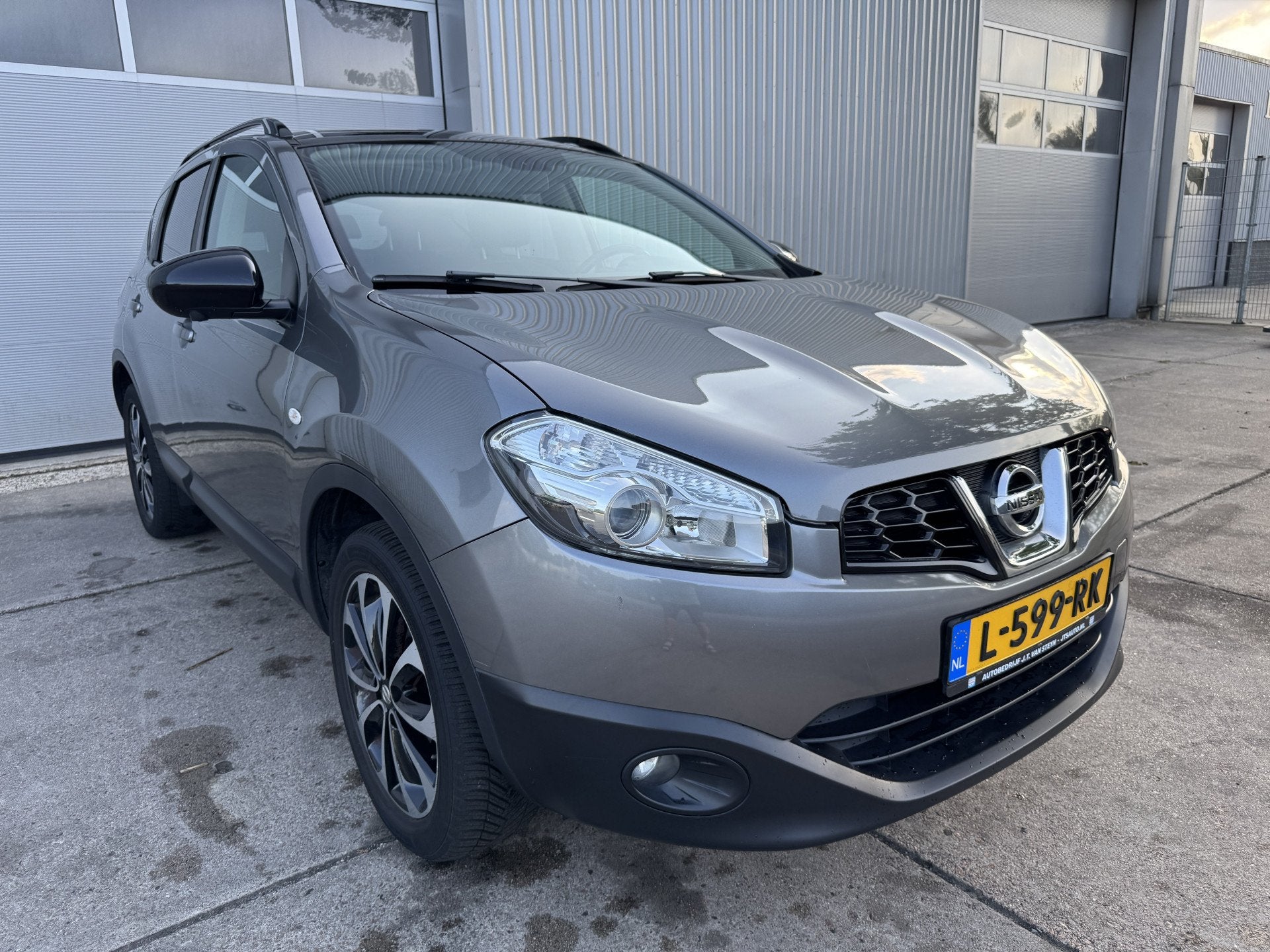 Nissan QASHQAI 1.6 Tech View Panodak Camera Trekhaak. NW APK, Auto's, Nissan, Voorwielaandrijving, Euro 5, Gebruikt, Zwart