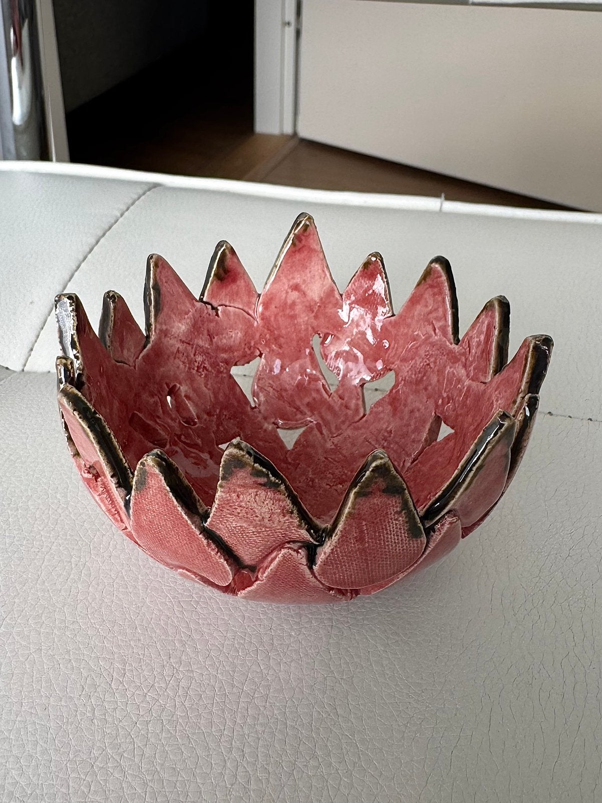 Keramiek schaaltje roze bloem - Lotus design voor decoratie, Gebruikt, Porselein of Keramiek, Schaal, Verzenden