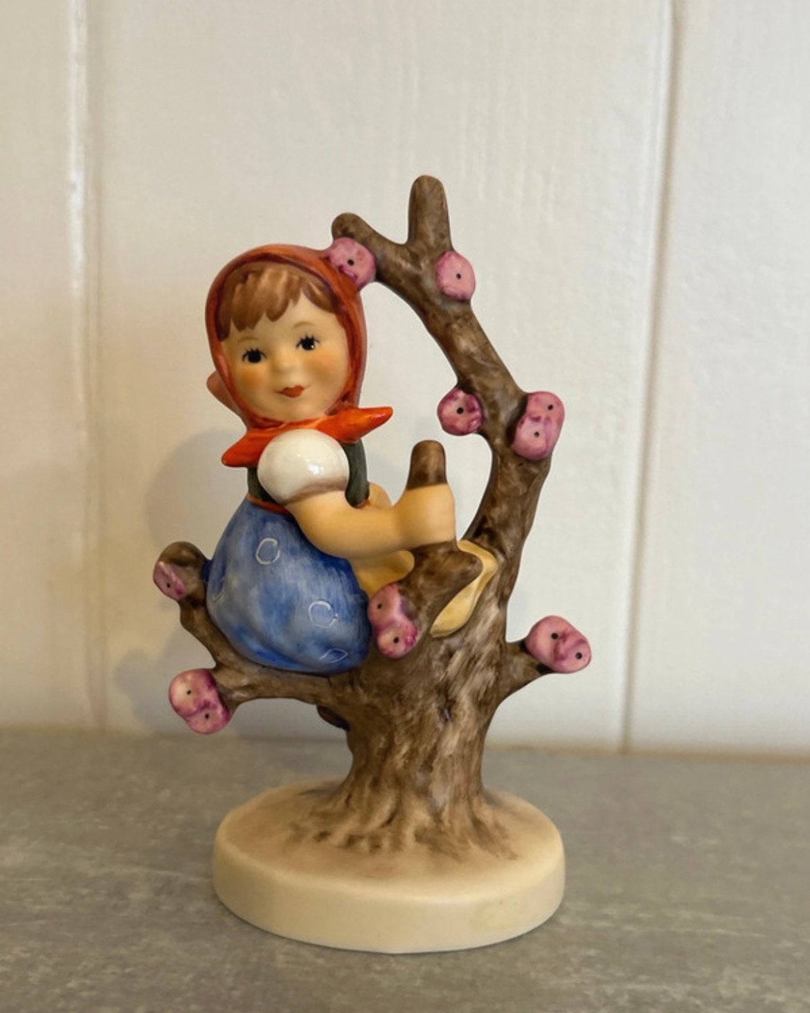 Hummel Goebel 741 3/0  Frühling, Apple tree girl, Ophalen of Verzenden, Zo goed als nieuw, Hummel