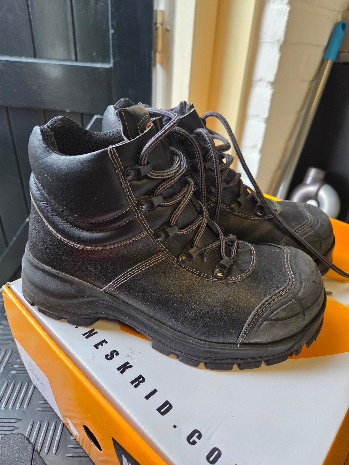 Neskrid Boruga S3 Werkschoenen 37, Ophalen of Verzenden, Zo goed als nieuw